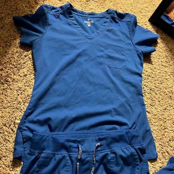 Scrub set - Picture 2 of 6